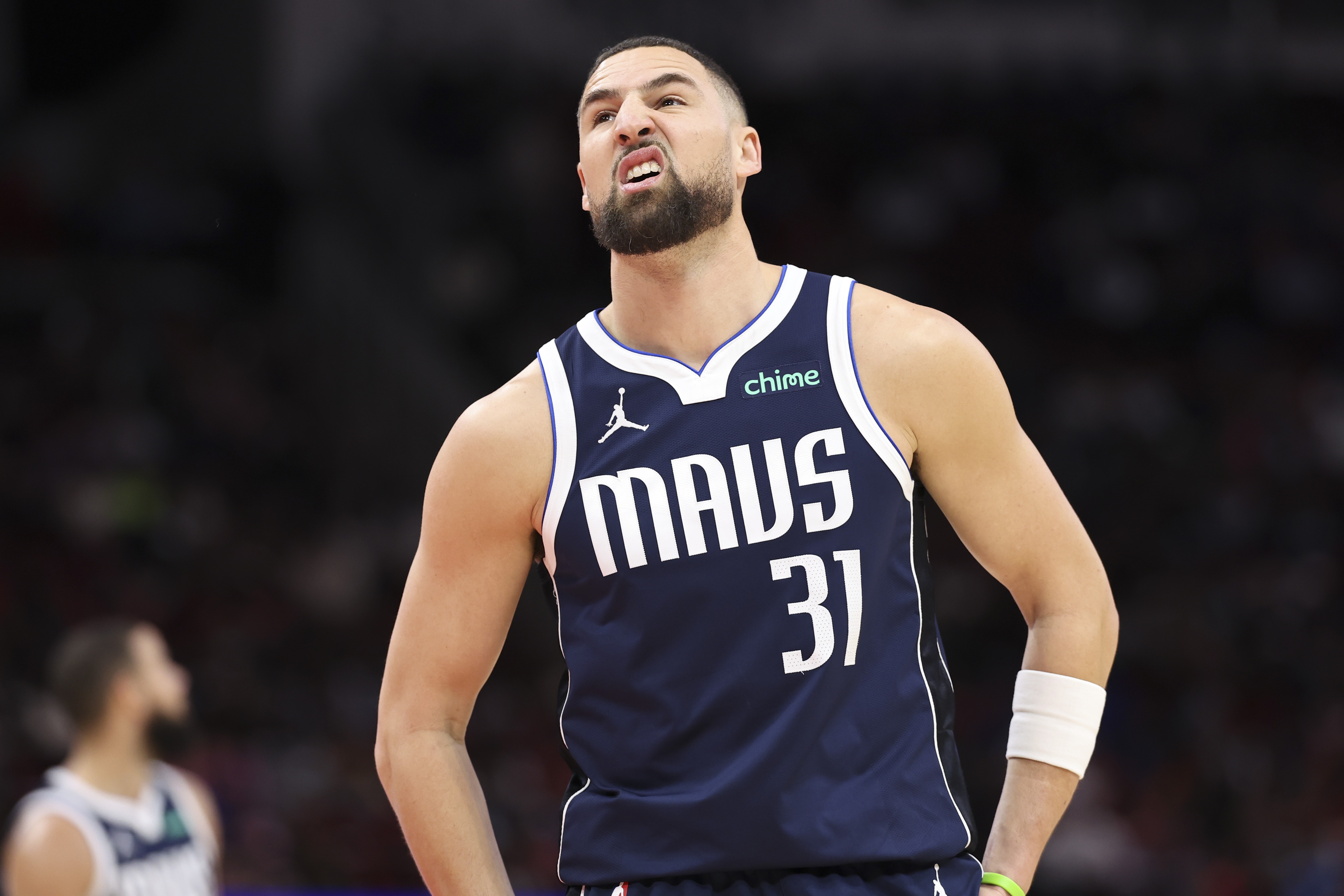 九游游戏-佛光照不出来了！克莱替补16分钟手感冰凉11投仅3中&amp;三分5中0